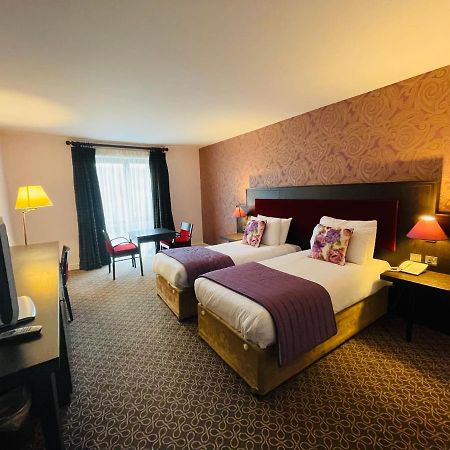 באליווהן Burren Atlantic Hotel & Holiday Cottages מראה חיצוני תמונה