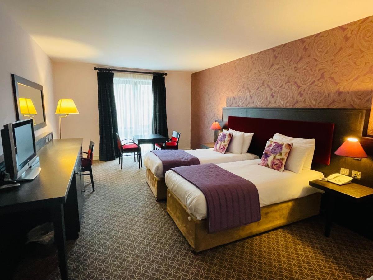 באליווהן Burren Atlantic Hotel & Holiday Cottages מראה חיצוני תמונה