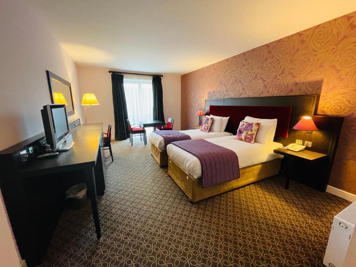 באליווהן Burren Atlantic Hotel & Holiday Cottages מראה חיצוני תמונה
