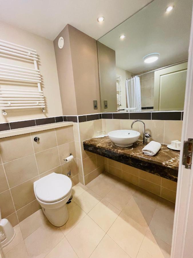 באליווהן Burren Atlantic Hotel & Holiday Cottages מראה חיצוני תמונה