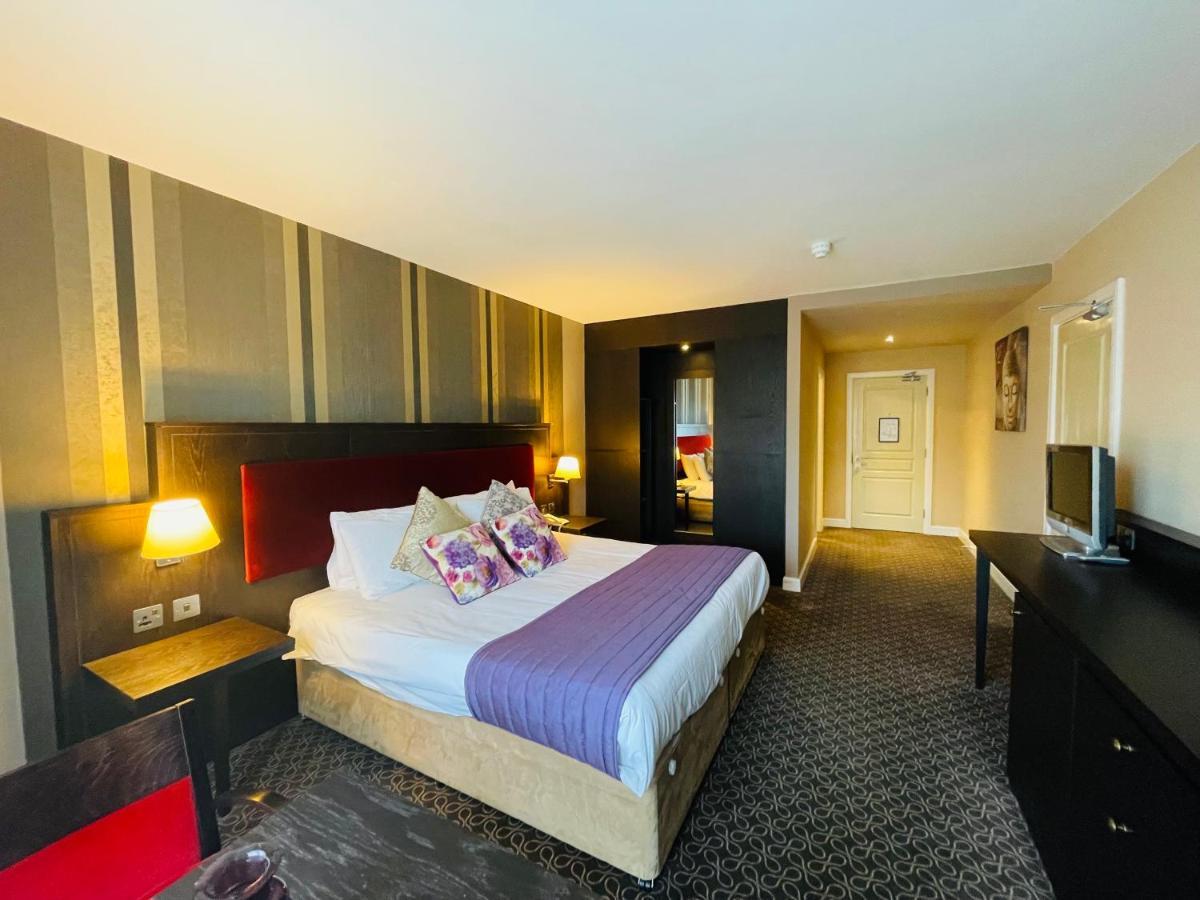 באליווהן Burren Atlantic Hotel & Holiday Cottages מראה חיצוני תמונה