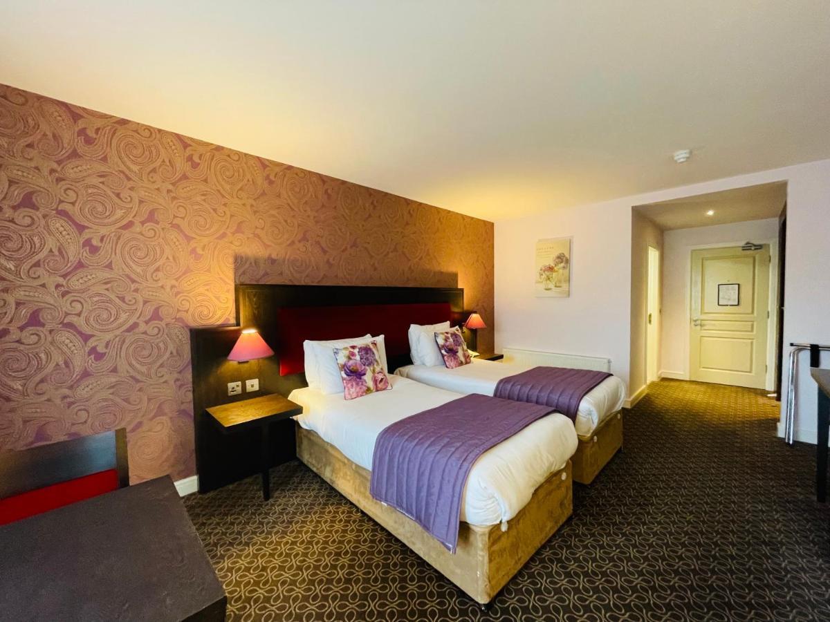 באליווהן Burren Atlantic Hotel & Holiday Cottages מראה חיצוני תמונה
