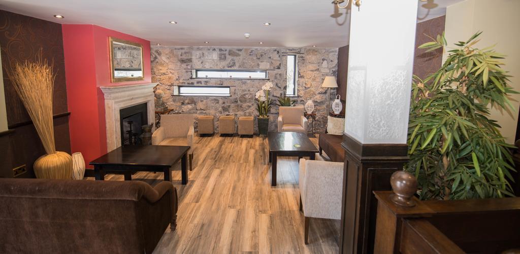 באליווהן Burren Atlantic Hotel & Holiday Cottages מראה חיצוני תמונה