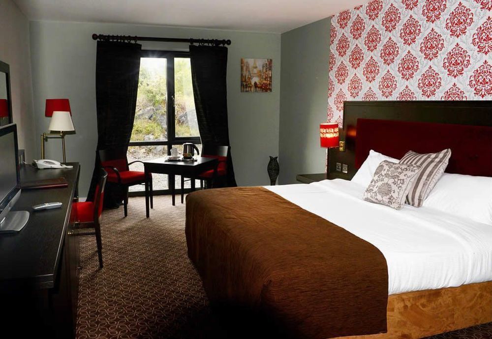 באליווהן Burren Atlantic Hotel & Holiday Cottages מראה חיצוני תמונה